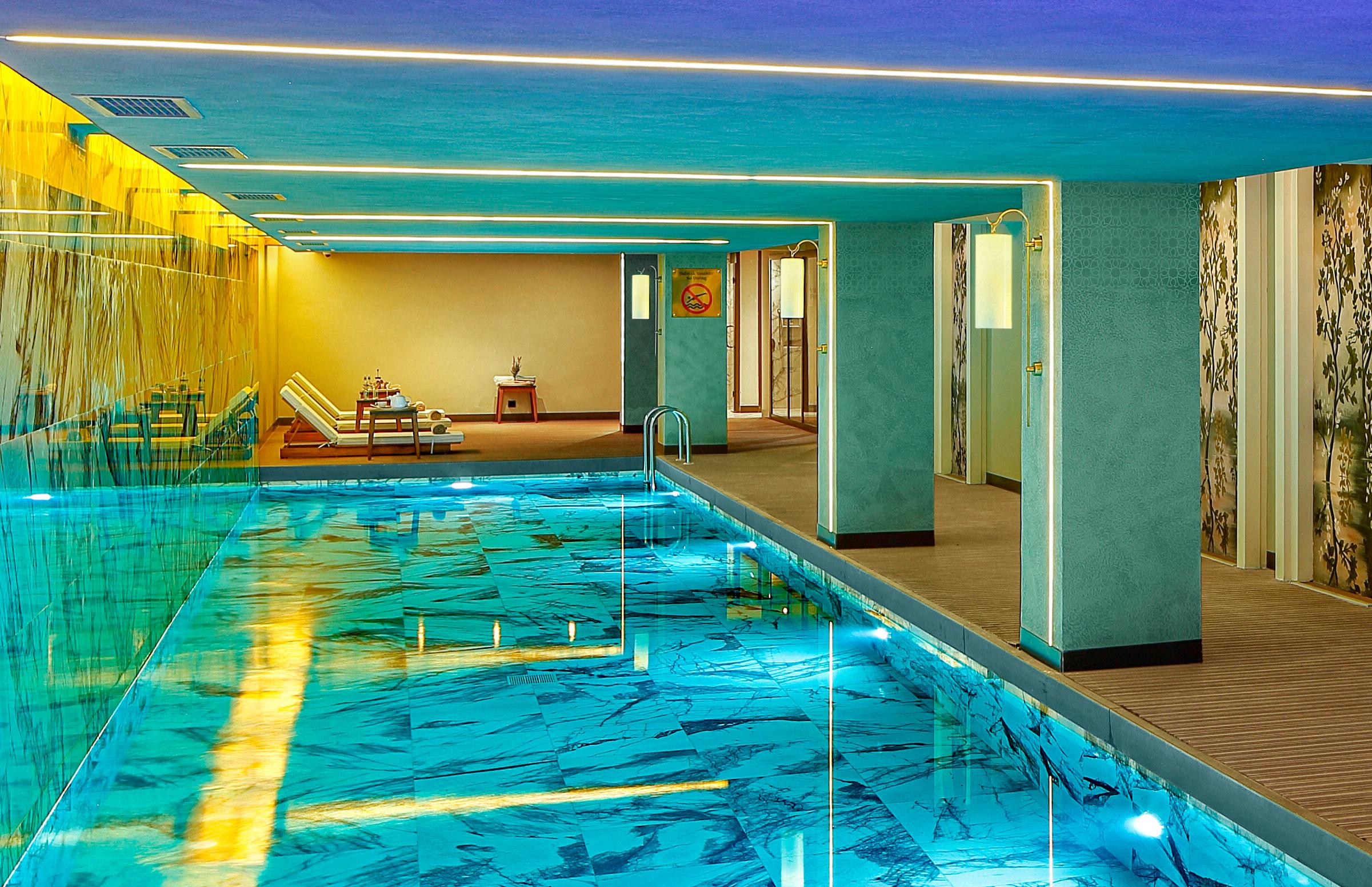 ホテル Wanda Vista イスタンブール エクステリア 写真 The swimming pool at the Mandarin Oriental, Munich