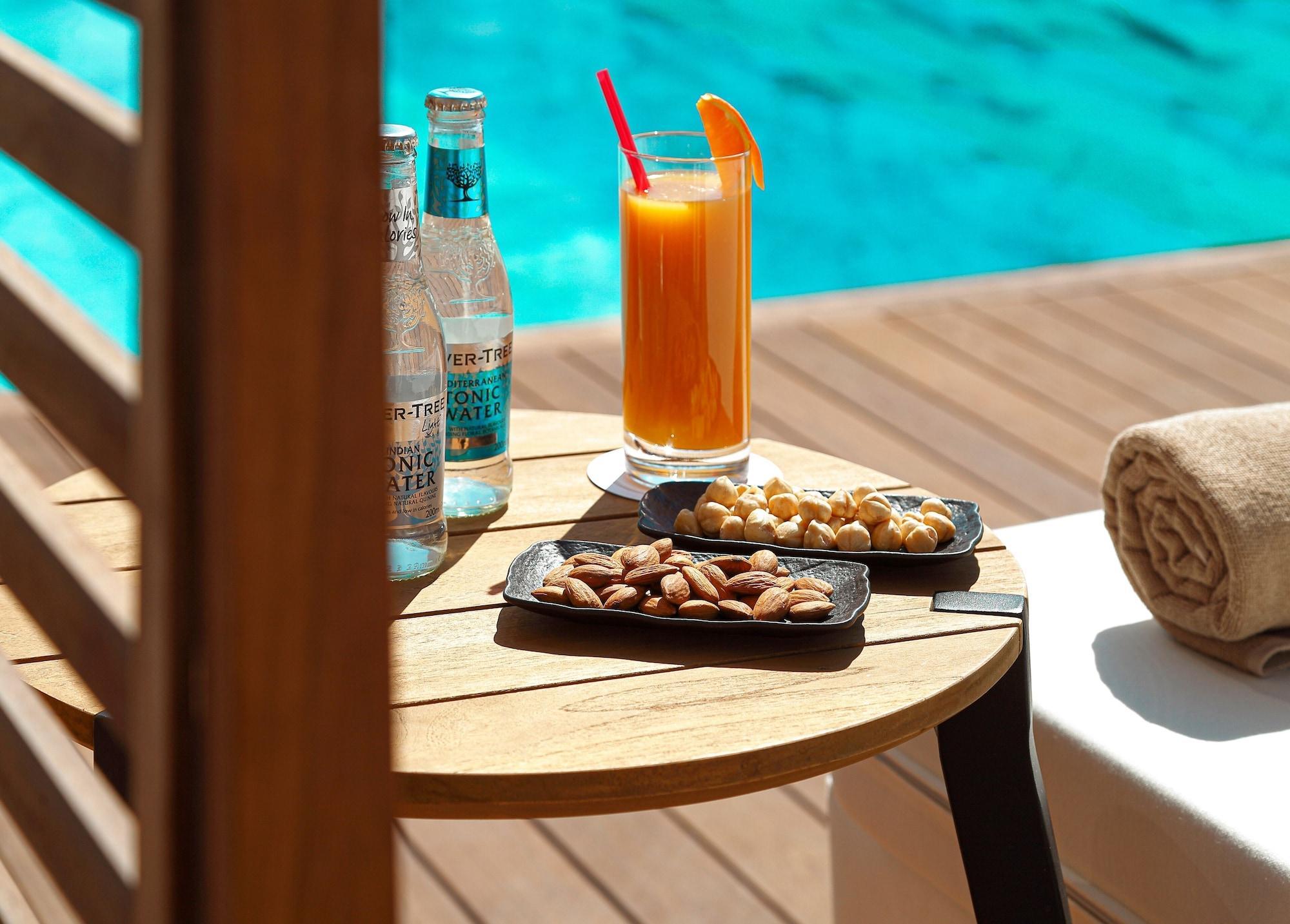 ホテル Wanda Vista イスタンブール エクステリア 写真 Poolside at the hotel